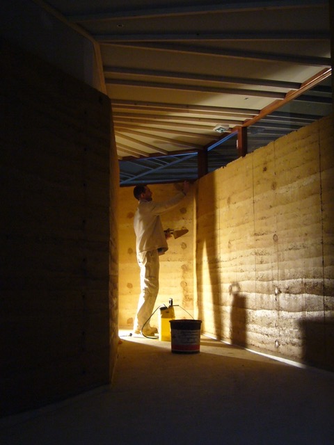 Fabian Lavieville dans son atelier, ferronnier artisan designer — escaliers métal bois sur mesure, ferronnerie d'art en Bretagne et Ille-et-Vilaine